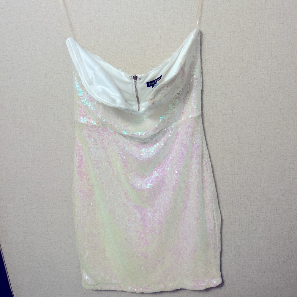 Elegant Sequin Dress in Iridescent White